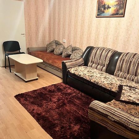 Ореховая Горка Апартаменты С Балконом И Лифтом Narva Extérieur photo