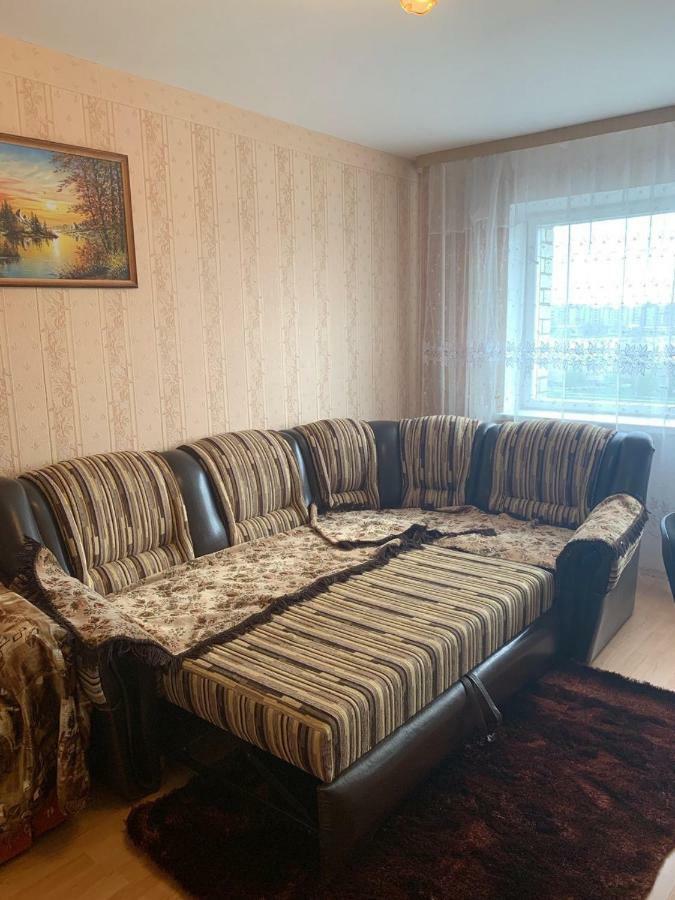 Ореховая Горка Апартаменты С Балконом И Лифтом Narva Extérieur photo